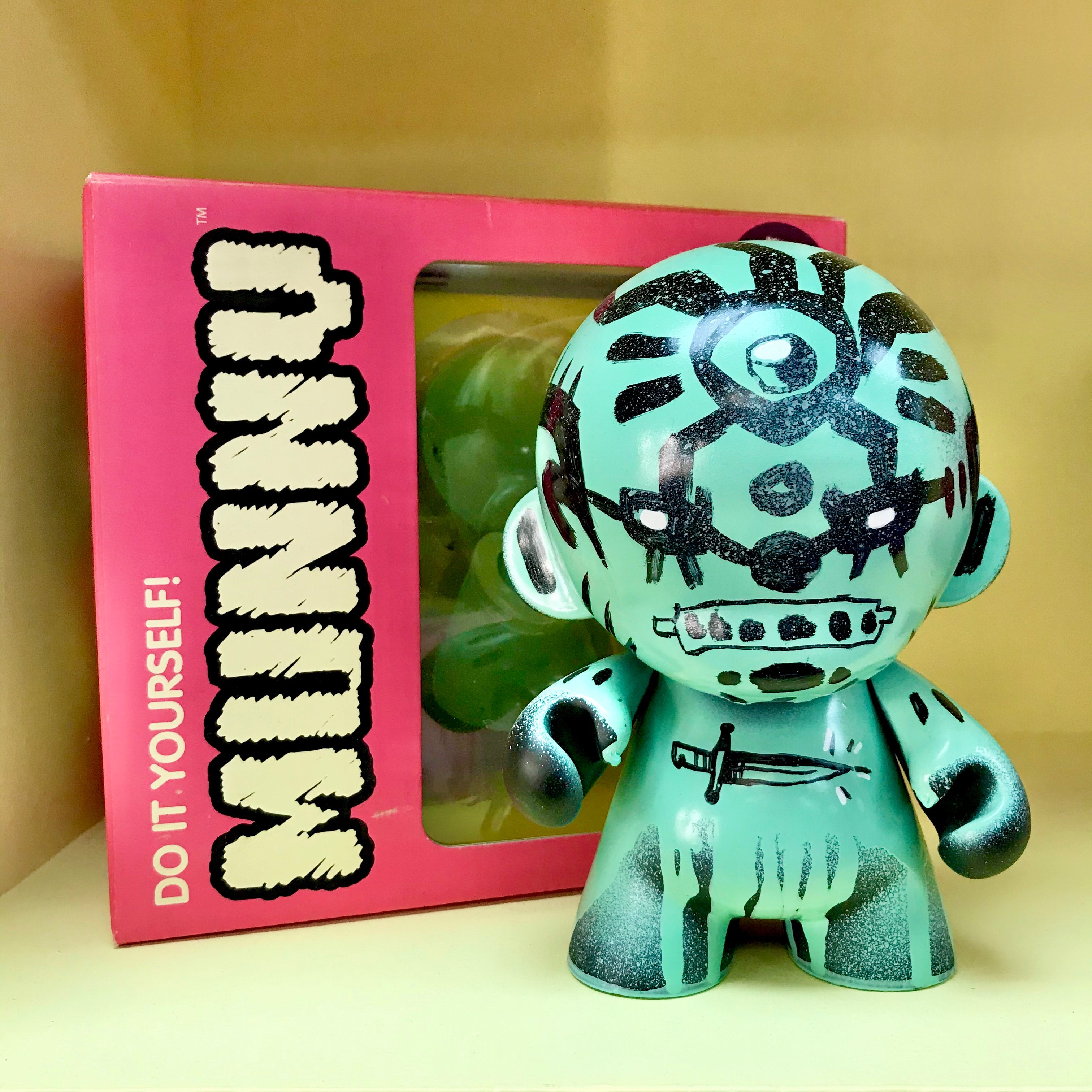 bowen designs社　陶器製　スニーカーフィギュア Food One Custom Munny Vinyl Art Toy | Kei Collective